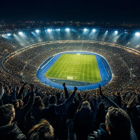 Upplyst arena med publik under en kvällsmatch